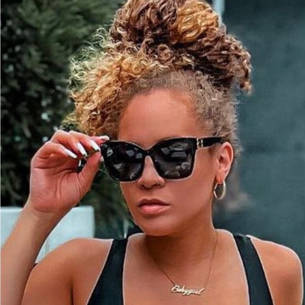 Valencia’s dynasty square sunglasses WITH CASE - Picture 4 of 4